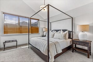 1 slaapkamer, een strijkplank/strijkijzer, reisbedje, wifi