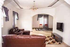 TV - White House Mansion (Brusubi)