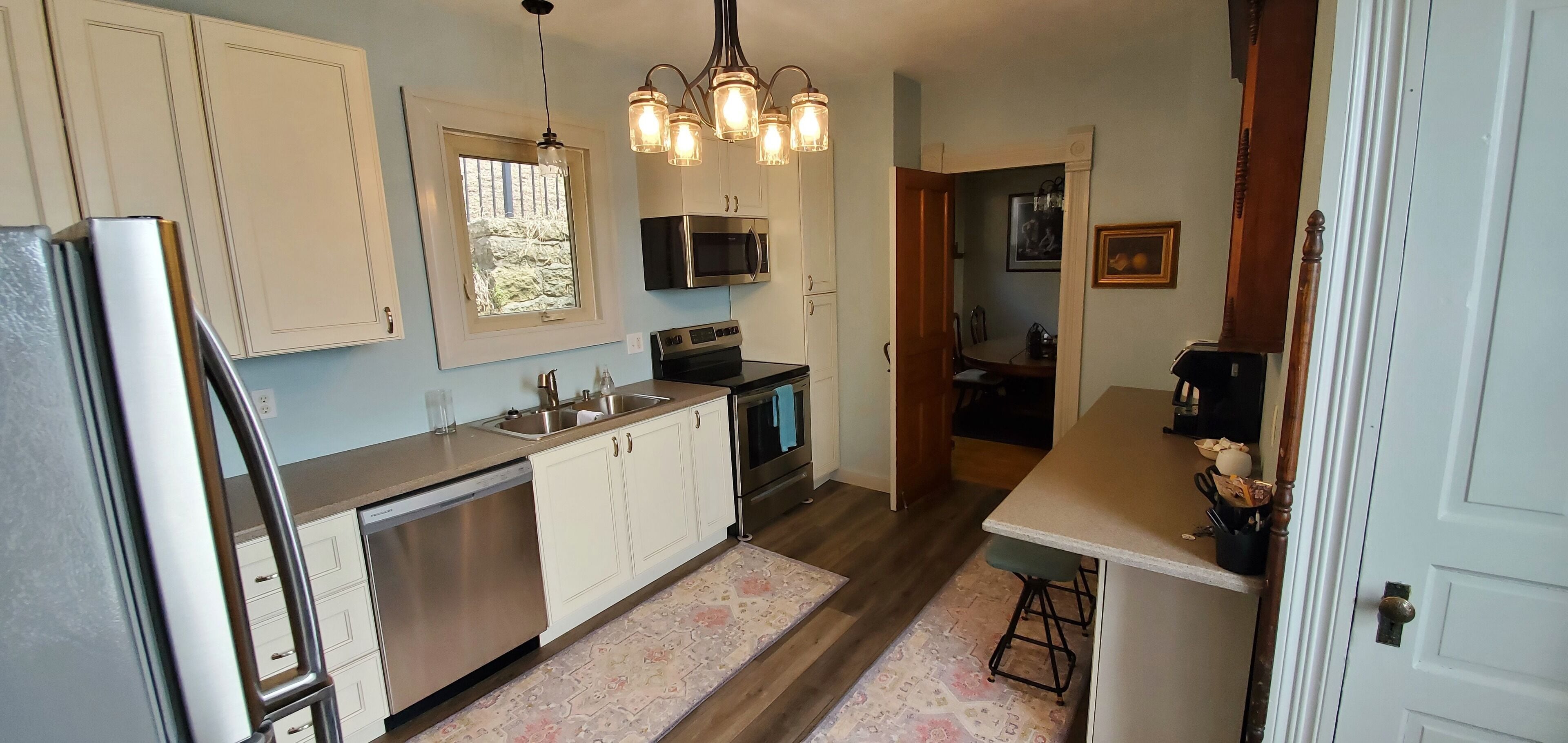 Refrigerador, microondas, horno y parrilla de estufa 