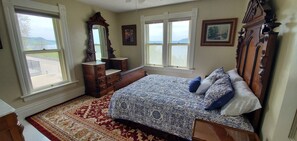 4 bedrooms, WiFi, bed sheets