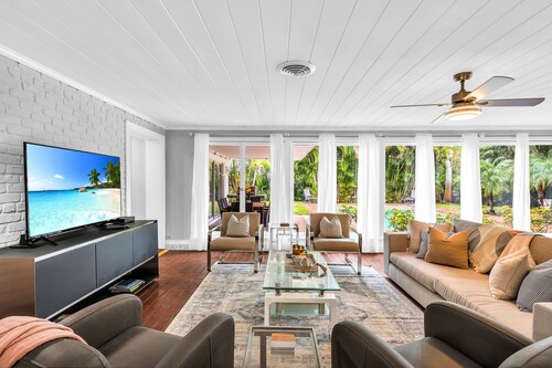 Casa Miramar: Private Beach Path & Pool Paradise