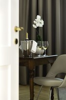 Ropa de cama hipoalergénica, cubrecamas y minibar 