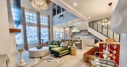 4 Bedroom WOW w/heated floors, Ski out access to Snowbird and steam bath.