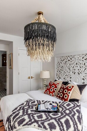 4 bedrooms, memory-foam beds, WiFi, bed sheets