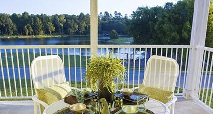 Many activities in the area - zoo, space center, boat cruises