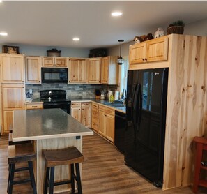 Frigorifero, microonde, forno, piano cottura