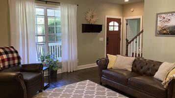 TV connectée, lecteur de DVD, livres