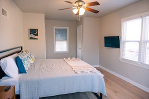 2 bedrooms, iron/ironing board, travel crib, WiFi - Green Kitchen Home (Oklahoma City)