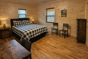 2 bedrooms, desk, iron/ironing board, free WiFi - Hiker’s Hideaway Cabin, Forest View, Hot Tub, Fast WiFi, Fireplace (Murphy)