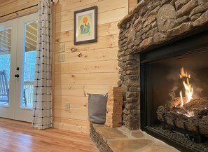 Interior - Hiker’s Hideaway Cabin, Forest View, Hot Tub, Fast WiFi, Fireplace (Murphy)
