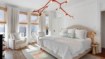 4 bedrooms, iron/ironing board, WiFi, bed sheets