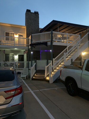 Come and enjoy our spacious family friendly three bedroom two bath-top floor