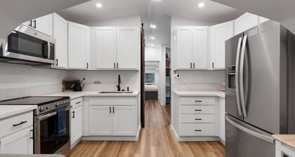 Modern Loft Guest House | Near Oregon City