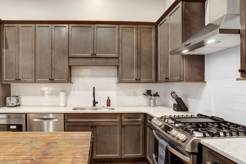 Large 3 bedroom 3.5 Bath Downtown Condo