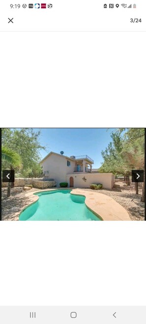 Pool - Cozy Beautiful House with a gated Pool. (El Paso)