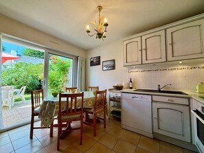 Kjøleskap, mikrobølgeovn, ovn og oppvaskmaskin