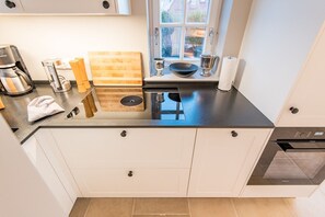 Fridge, oven, stovetop, dishwasher