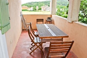 تناول الطعام بالخارج