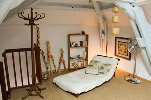 1 غرفة نوم ومكواة/لوح كي وواي فاي مجانًا وملاءات أسرّة