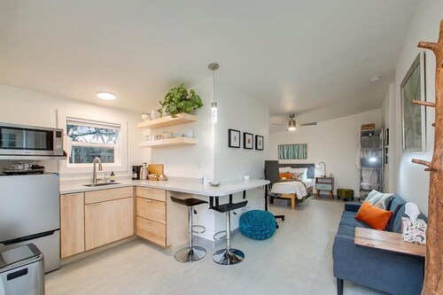#HabitueHomes - Green Spot Studio- Dog Friendly!