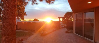 Stunning 4- bedroom Sandia Heights home w/ mountain and city views!