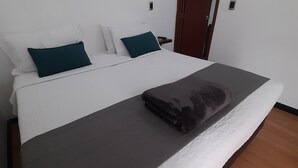 Free WiFi, bed sheets - Hotel Chandelier Collection (Bogotá)