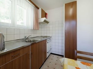 Kühlschrank, Ofen, Kochgeschirr/Geschirr/Besteck, Gefrierschrank