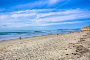 Beach nearby - 1.5 Blocks From The Beach: The Low Tide in Del Mar - New Listing (Del Mar)