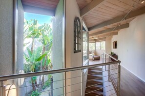 Interior - 1.5 Blocks From The Beach: The Low Tide in Del Mar - New Listing (Del Mar)