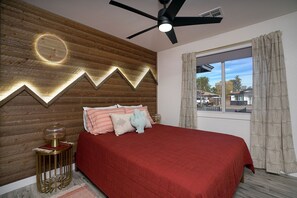 4 bedrooms, iron/ironing board, travel cot, free WiFi -  Gorgeous 100% remodeled home in Downtown Gilbert (Gilbert)