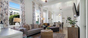 3 bedroom Luxury Cottage in Downtown and Near LSU