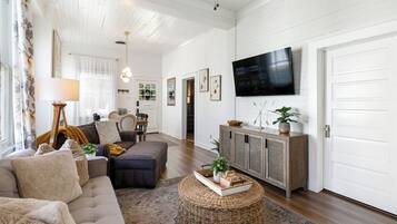 Smart-tv och eldstad