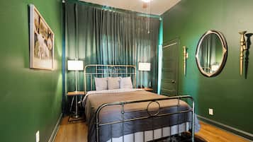 3 bedrooms, in-room safe, iron/ironing board, travel crib