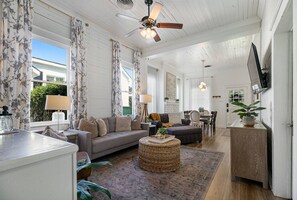 Unclassified image, 2 of 30, button - Stylish Downtown Home Near LSU & River Center (Baton Rouge)