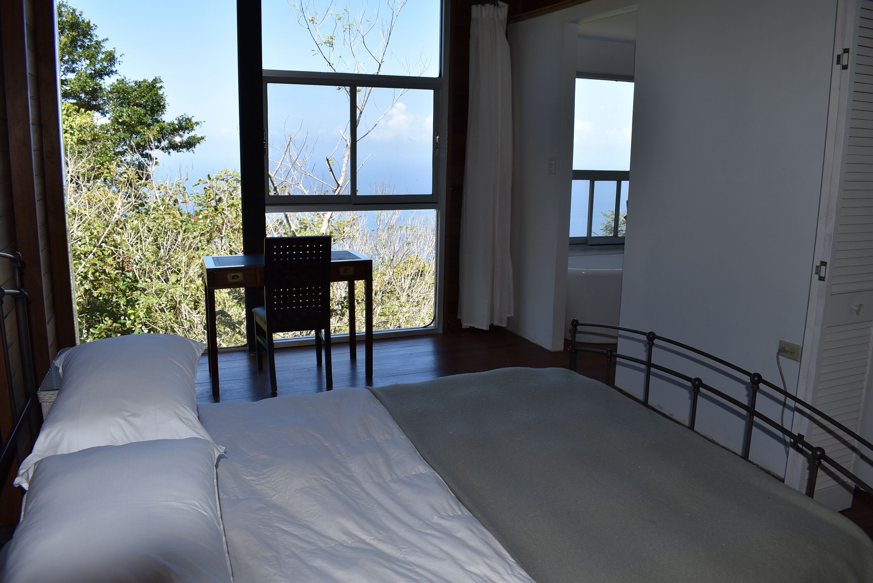 2 slaapkamers, een bureau, een strijkplank/strijkijzer, gratis wifi