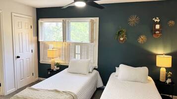 2 chambres, fer et planche à repasser, Wi-Fi gratuit, draps fournis