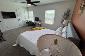 2 slaapkamers, een strijkplank/strijkijzer, gratis wifi, beddengoed