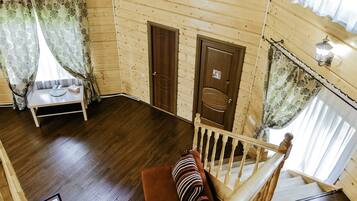 Exclusive-mökki | 2 makuuhuonetta, työpöytä, kannettavalle tietokoneelle sopiva työtila