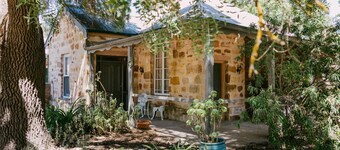 Couples Getaway. Spa Log Fire 2 Wineries and a Pub! Mintaro Hideaway Jollys Rest