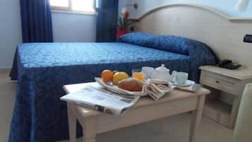 Basic Room | In-room safe, desk, laptop workspace, blackout curtains