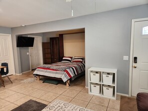 مكتب ومكواة/لوح كي وواي فاي مجانًا وملاءات أسرّة