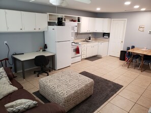 Interior - Centrally Located Mesa Studio (Mesa)