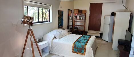 1 habitación, tabla de planchar con plancha, wifi gratis y ropa de cama