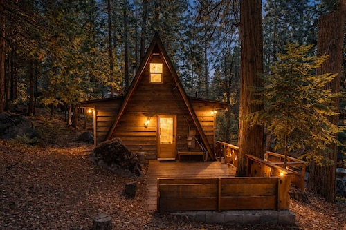 A-Frame Escape ~Unique stay w/ comfort & style