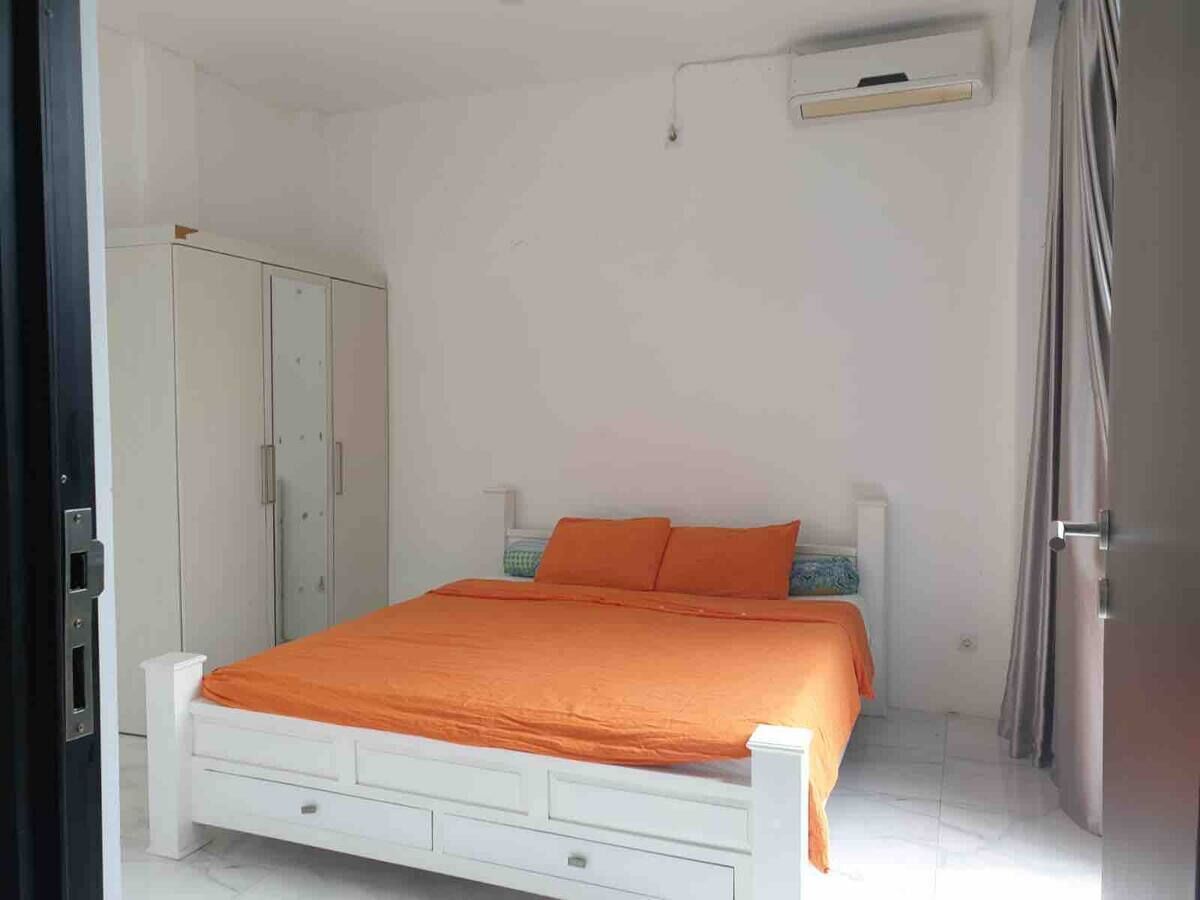 1 bedroom, desk, free WiFi, bed sheets