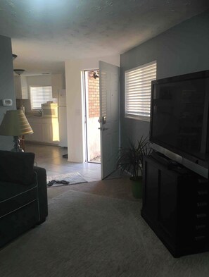 Living area - Beautiful home up on the mountain (North Salt Lake)