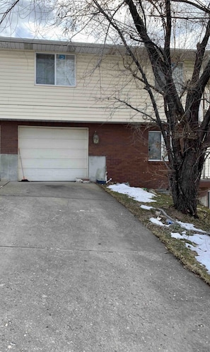 Property grounds - Beautiful home up on the mountain (North Salt Lake)