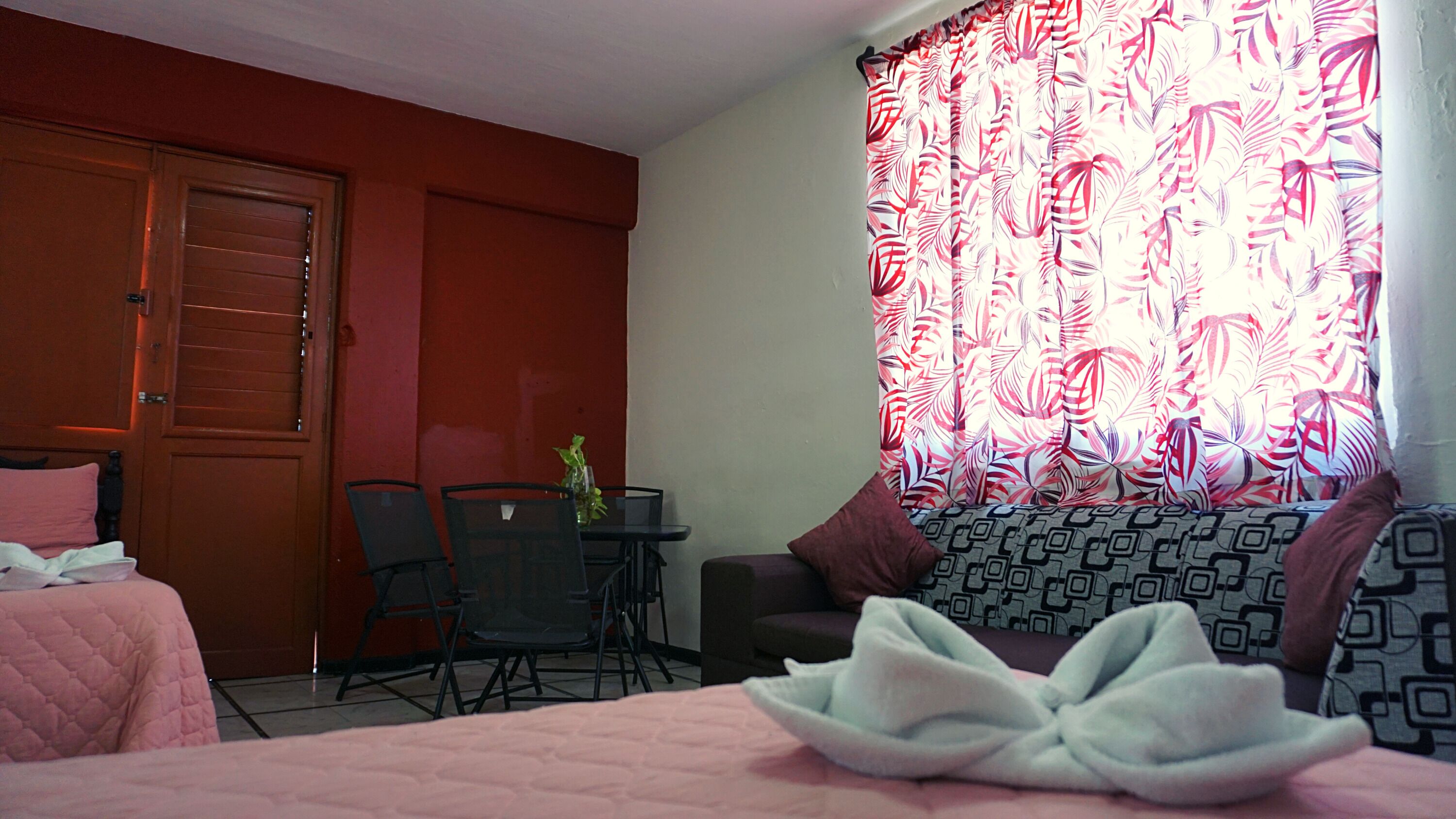 City-Vierbettzimmer | Kostenloses WLAN, Bettwäsche