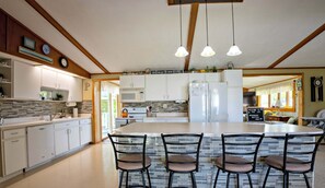 Fridge, microwave, oven, stovetop - Hazel House steps from Boat Launch (Saint Ignace)