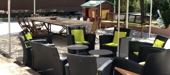 VILLA 230 m² - 16 Pers - 8chambres -4000m² de parc /piscine 10 x 5m a 5 mn plage